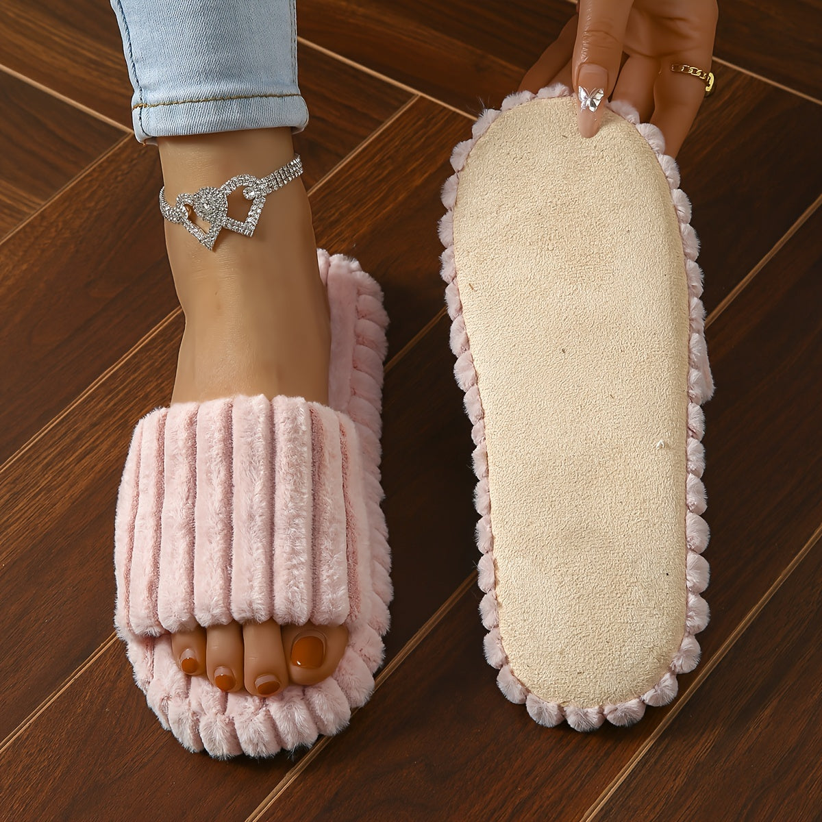 Soft-soled indoor slippers with stripes and open toes for spring and summer.