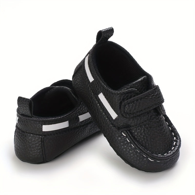 Baby boys and girls can stay comfortable and safe in these lightweight, non-slip sneakers with hook and loop fastener, suitable for indoor and outdoor wear all year round.