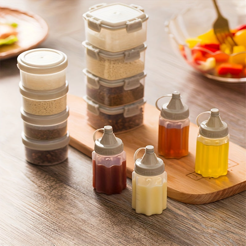 Set of 4 mini transparent seasoning bottles with gray lids, made of food-grade plastic for sauces and dressings. Portable and reusable squeeze containers for BBQs and kitchen use, hand-wash only.