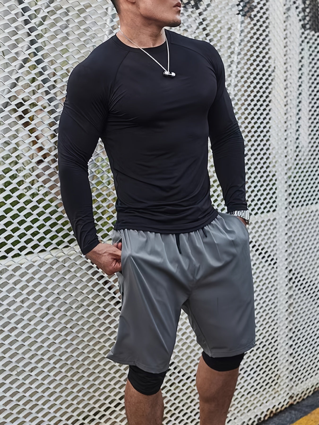 Men's solid color long sleeve T-shirt for sports and fitness, quick-drying and breathable.