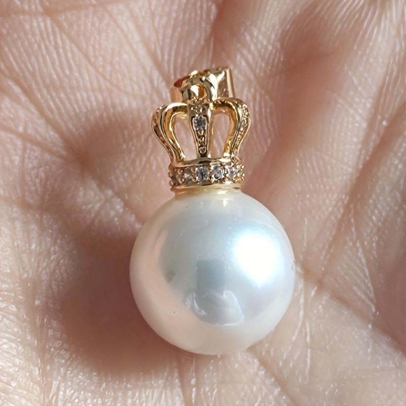 Luxurious Ladies Necklace with Crown Buckle Shell Pearl Pendant in 14K Gold Plating, featuring a 12mm Round Strong Light Pearl. This Noble and Elegant pendant epitomizes luxury, with its flawless design and fashion-forward appeal.