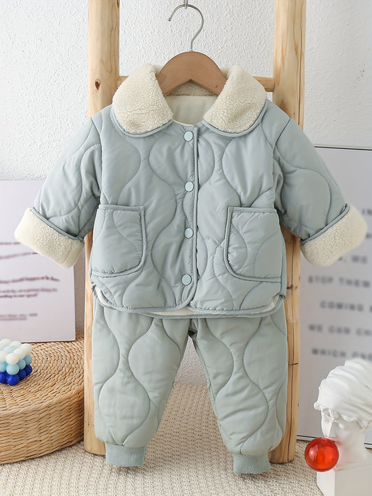 Double-pocket thickened outfit set for fall/winter with a cozy teddy collar. Machine washable, solid color, made of polyester, perfect for outdoor wear.