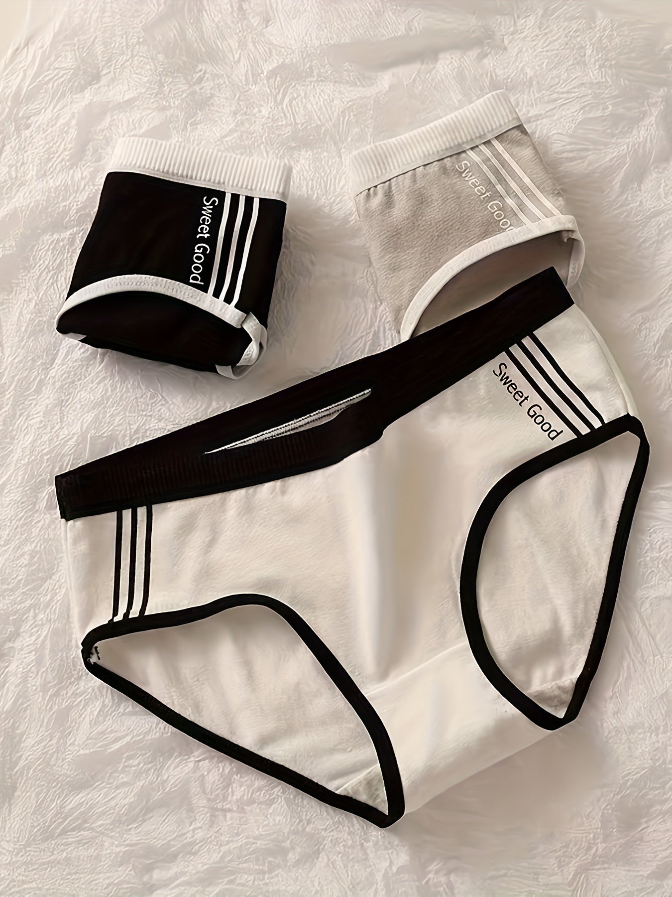 3 pieces of letter graphic briefs with breathable and comfy contrast binding, perfect for women's lingerie and underwear.