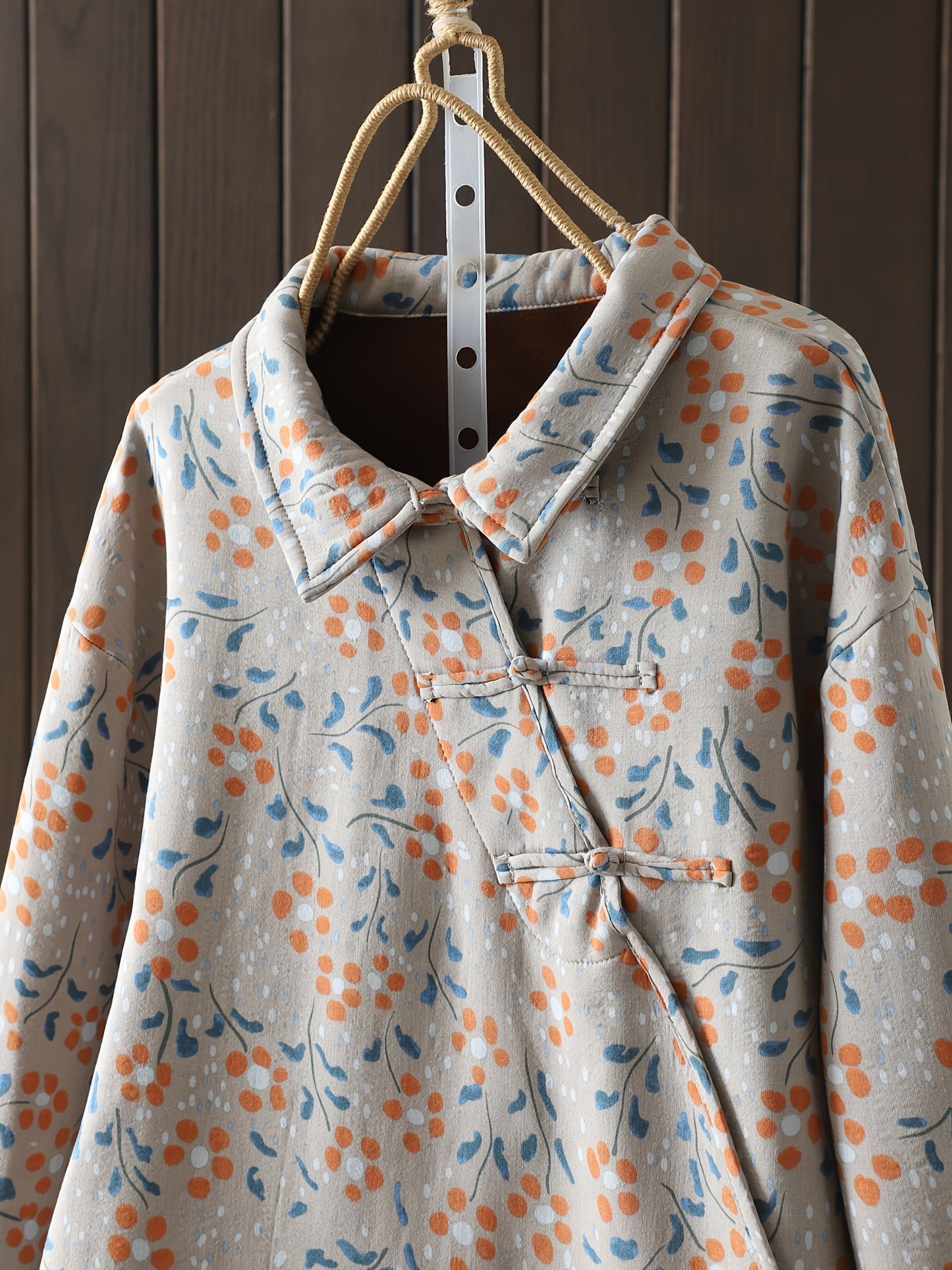 Floral print stand-up collar shirt with Chinese-style placket buttons, ideal for fall and winter. Perfect for plus-size women.