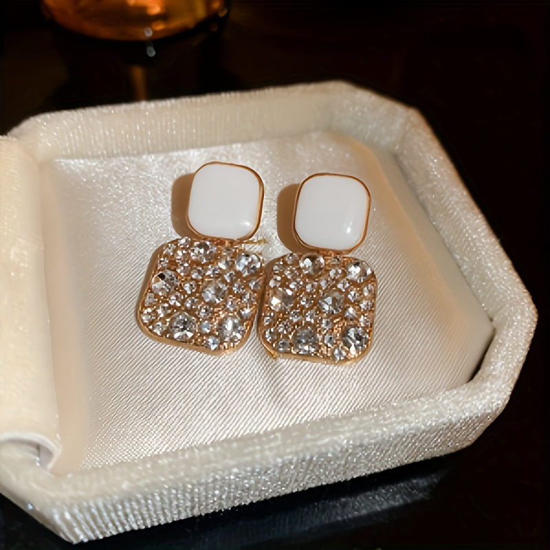 Luxurious square-shaped dangle earrings with rhinestone and alloy design for elegant banquet parties.