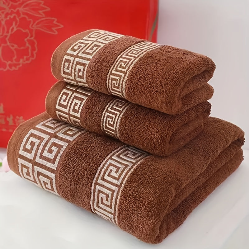 Offering 1/3 cotton towels in a set including 2 standard towels and 1 bath towel. These soft and comfortable towels are great for bathroom use and make a perfect gift for the autumn and winter seasons. Also available are Christmas decorations.