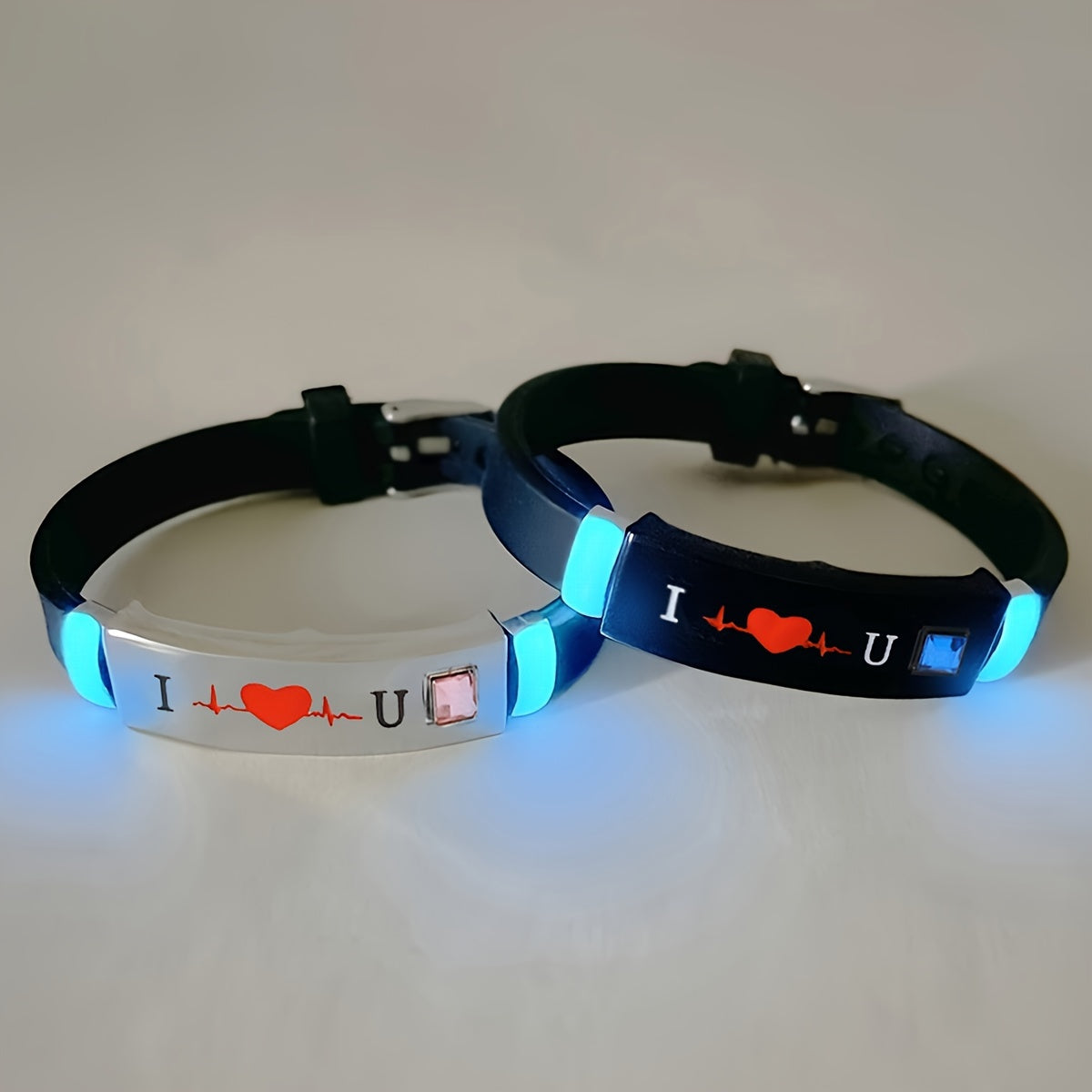 Silicone Couple Bracelets - 2pcs Set, featuring "I LOVE YOU" inscription. Adorable & Minimalist Design, Ideal for Everyday Wear or a Sweet Valentine's Day Gift.