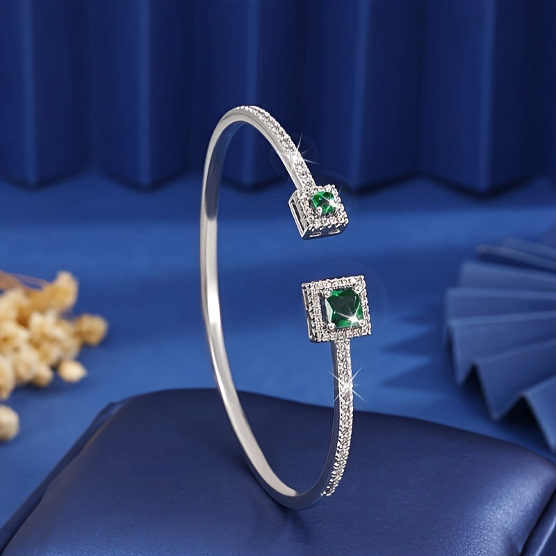 This elegant Boho style cuff bracelet is crafted in 925 silver with a square Moissanite gemstone. It is a fashionable and sparkling piece of jewelry perfect for women to wear daily or as a gift. Suitable for all seasons, it is ideal for the Spring