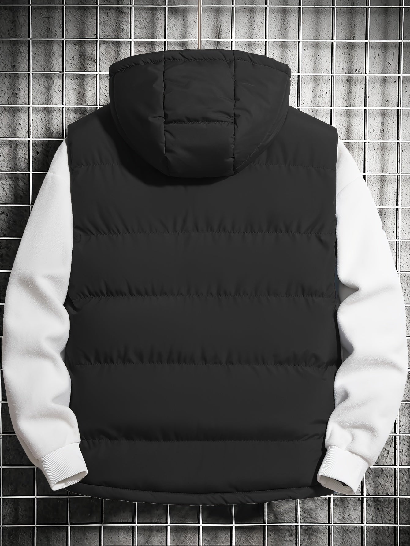 Men's casual hooded puffer vest with pockets, perfect for autumn/winter outdoor wear.