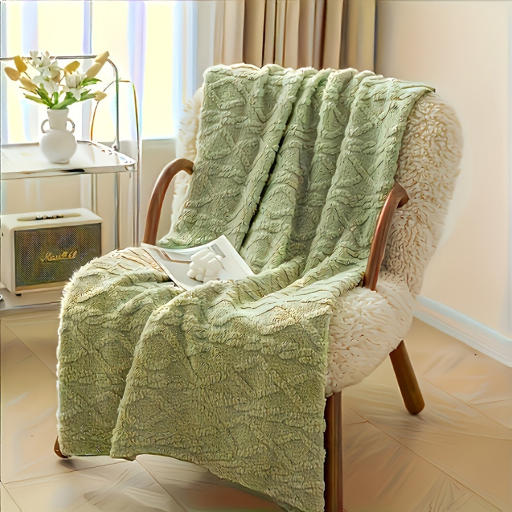 Soft and warm plush air conditioning blanket for July, made of hypoallergenic polyester knit fabric. This blanket is machine washable and can be used as a multipurpose all-season throw for the bed, couch, or travel. It has a weight of 300-350gsm.