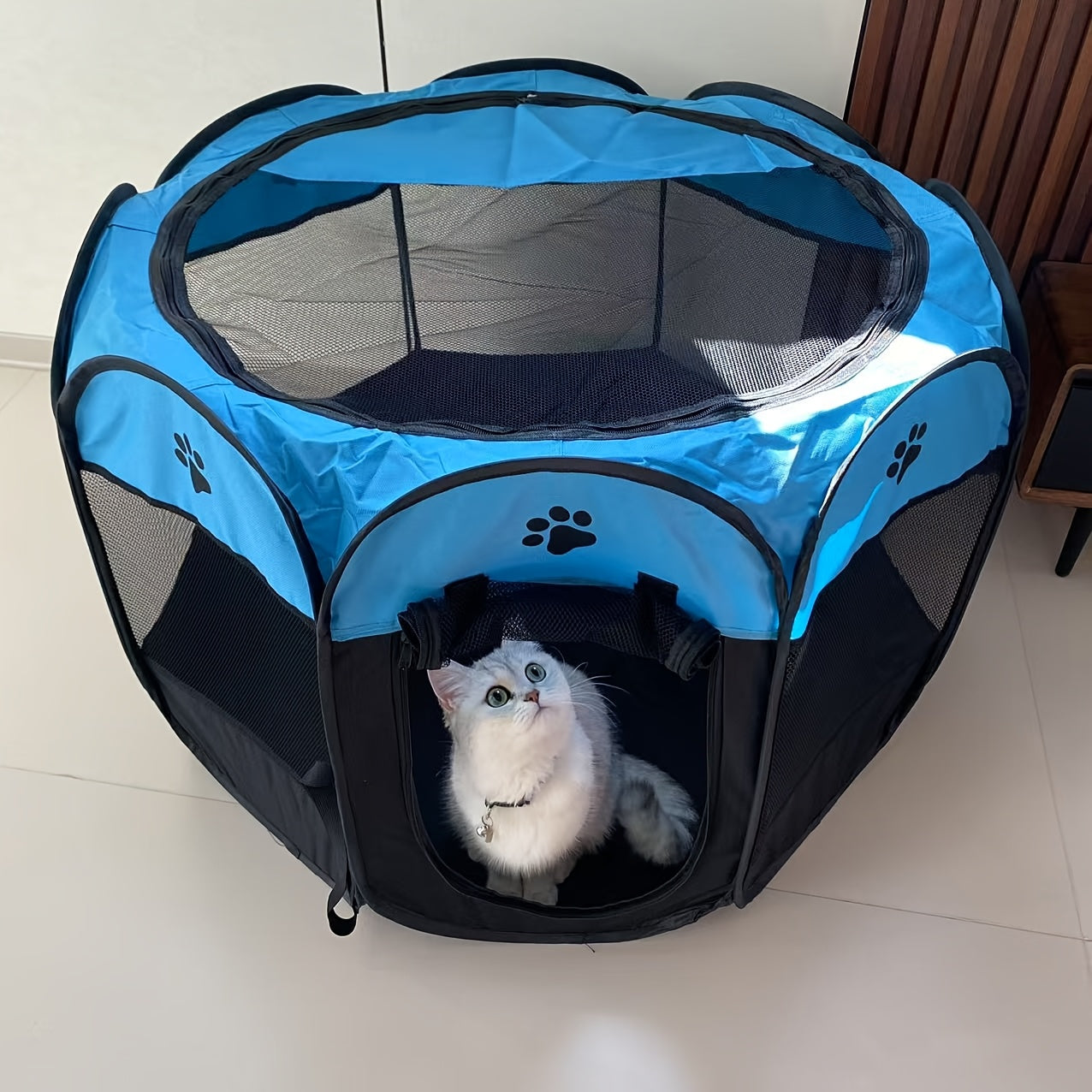 Pet cage with eight sides, folding and resistant to wear, made of Oxford cloth. Ideal for containing dogs and cats, providing a breathable space for pets.