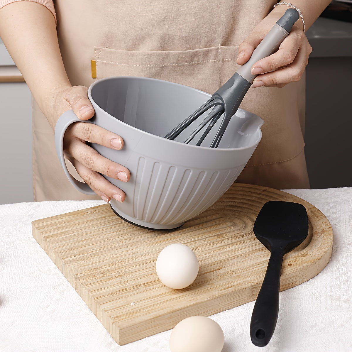 Large Capacity Nordic-Inspired PP Baking Bowl with Handle - Ideal for Mixing Salads, Storing Food, and Prepping - Strong and Long-lasting Kitchen Essential