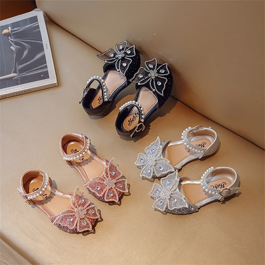 Girls' sandals with fake pearl and sequin embellishments.