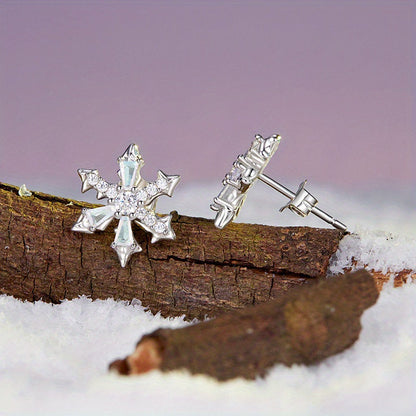 These elegant and luxurious 925 sterling silver snowflake stud earrings come in a pair, adorned with 3.5g of synthetic zirconia. They are hypoallergenic and perfect for women to wear daily or give as a gift. Ideal for the Christmas season.