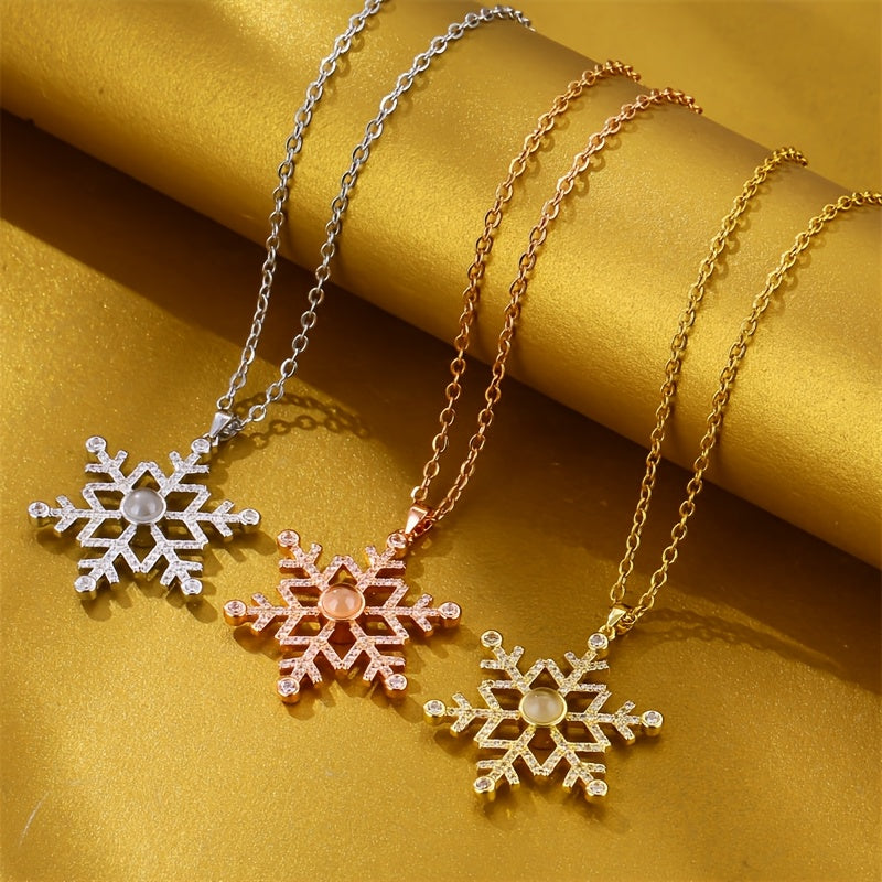 Elegant Snowflake Design 18K Golden Plated Stainless Steel Photo Pendant Necklace, Personalized Christmas Ornament, Perfect for Any Occasion and Gift-Giving