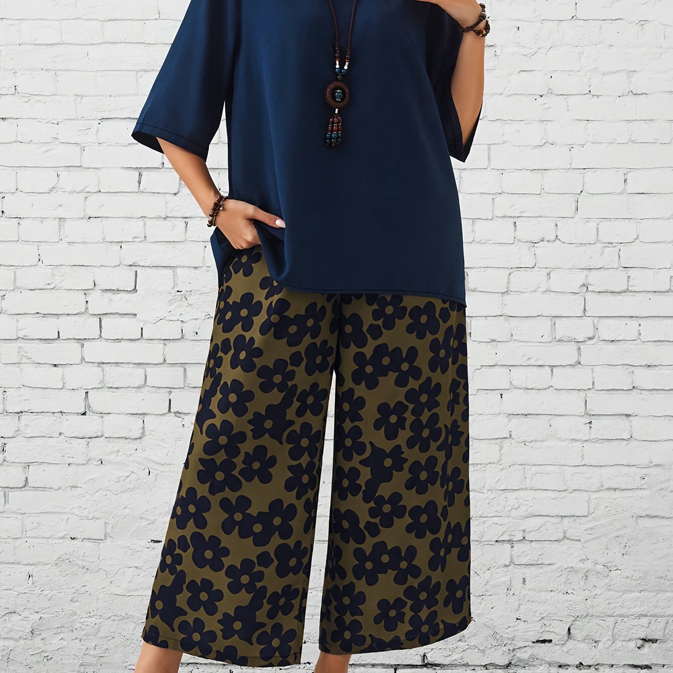 Plus size casual pants set with crew neck top and floral print pants for spring and summer. Women's plus size clothing.