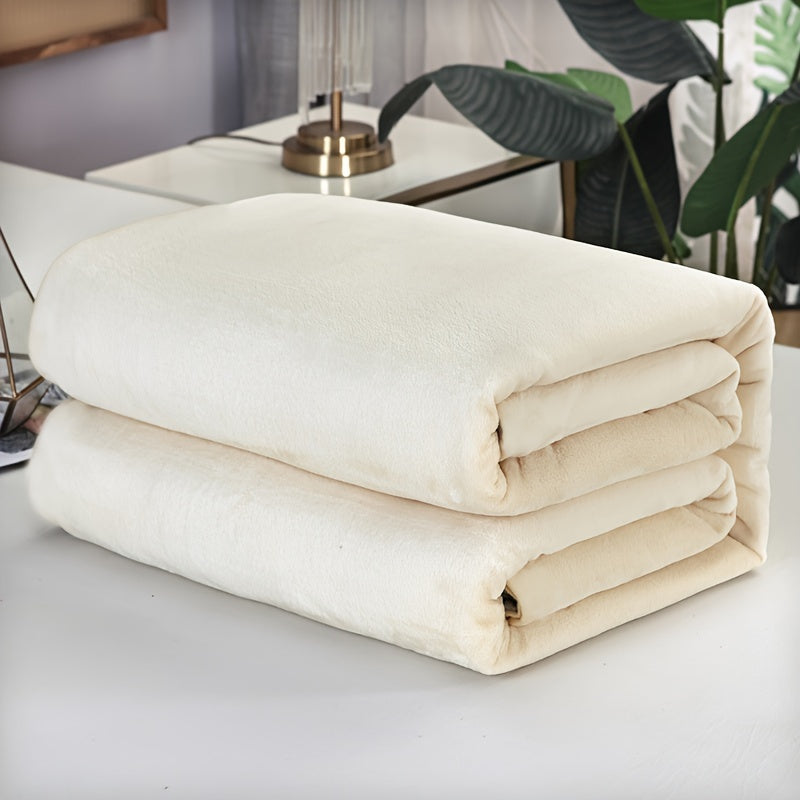 Super soft solid color fleece blanket, perfect for keeping warm in the fall and winter. Can be used as a bed sheet, throw blanket, nap blanket, or as an office or air conditioning blanket.