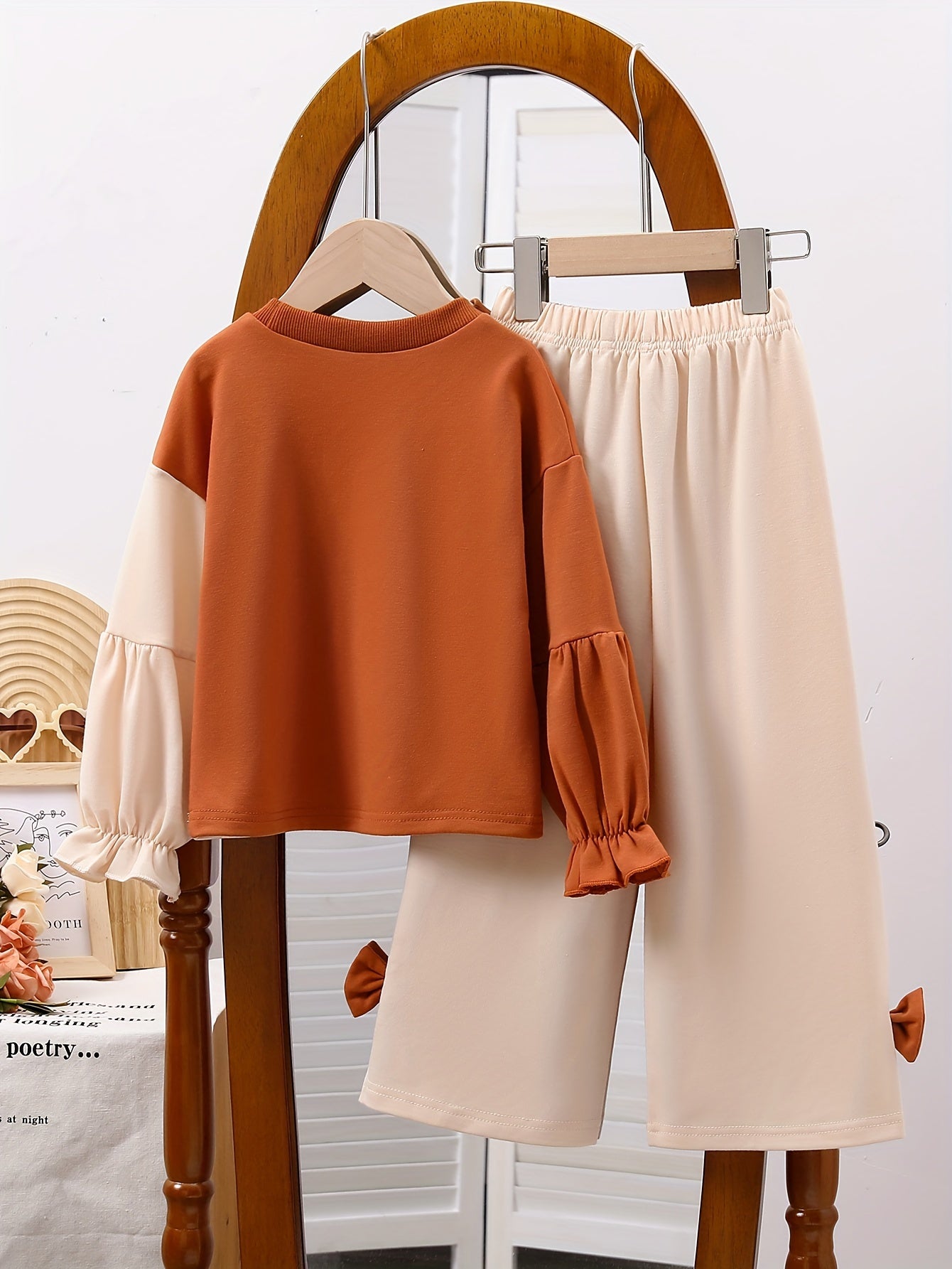 Girls' Spring and Autumn Fashion Two-Piece Set: Long-sleeved Top with Bow + Slit Leggings, Casual and Cute style, Suitable for Daily Outings and Parties.