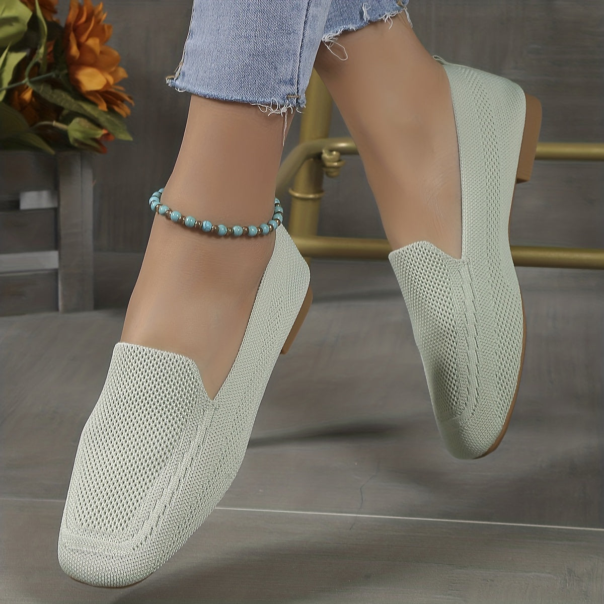 Women's flat shoes with breathable square head and one strap, for wide feet. Casual and light walking shoes for all seasons.