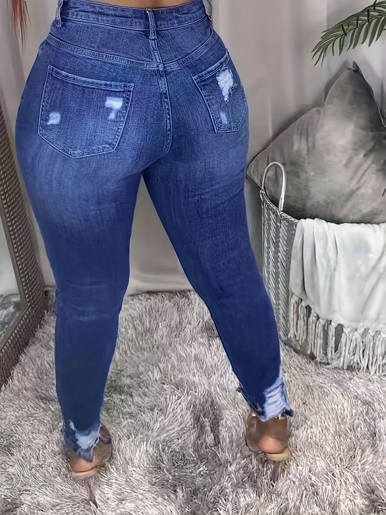 High-waisted ripped skinny jeans for women, with stretch denim blend of 95% spandex and 5% spandex. Solid color, 390g/m² woven fabric in fashionable distressed style. Suitable for all