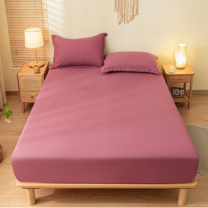 Set of 3 pieces including a fitted sheet and pillowcases made from soft touch fabric, providing breathable and comfortable bedding. Available in blue and pink colors, with an elastic band for easy fitting. Does not include filler.