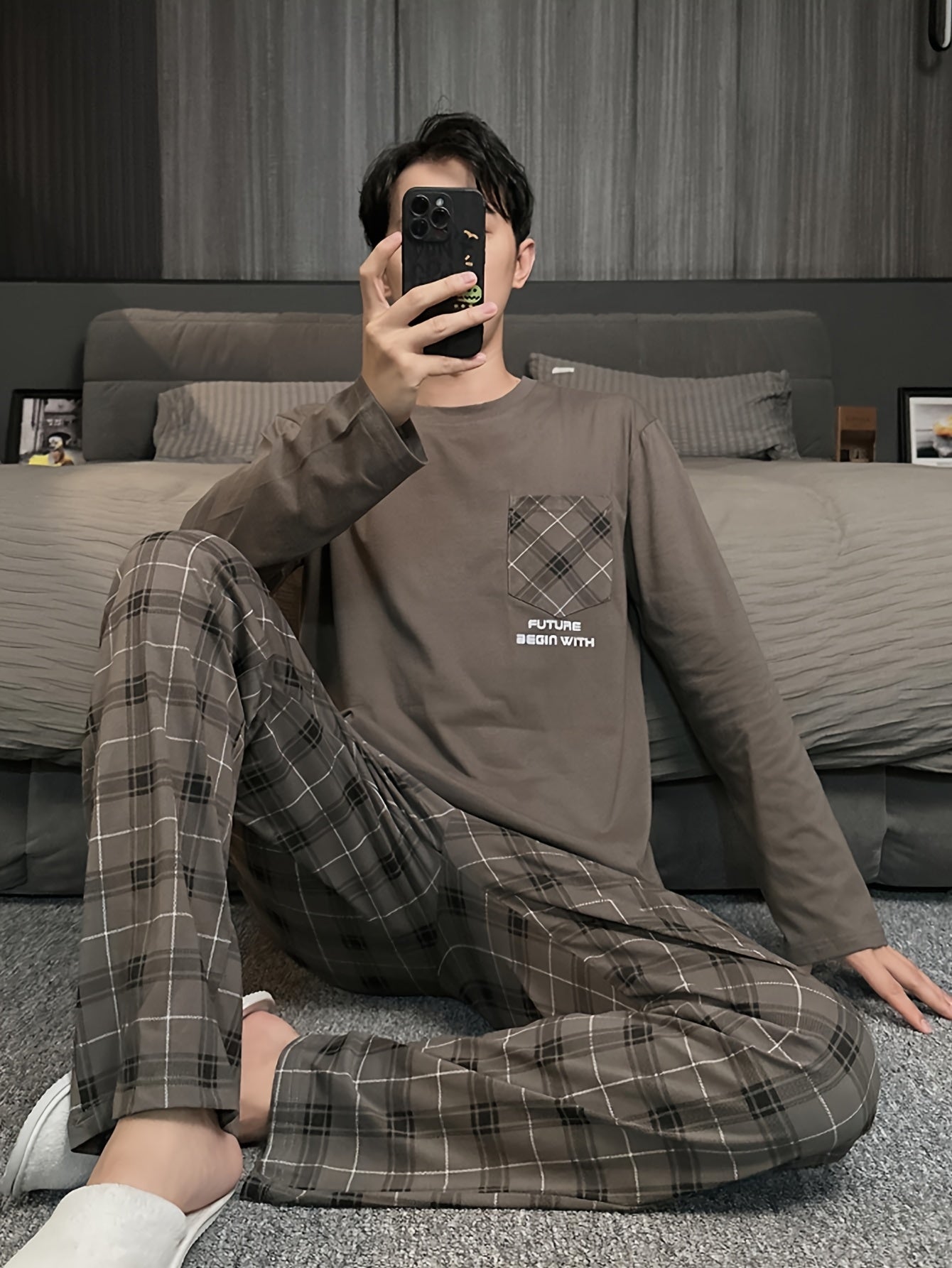 Men's 2-piece plaid pajama set for spring and autumn, featuring long sleeves, trousers, and a round neck. Home attire that is both fashionable and simple, with a loose and casual fit.