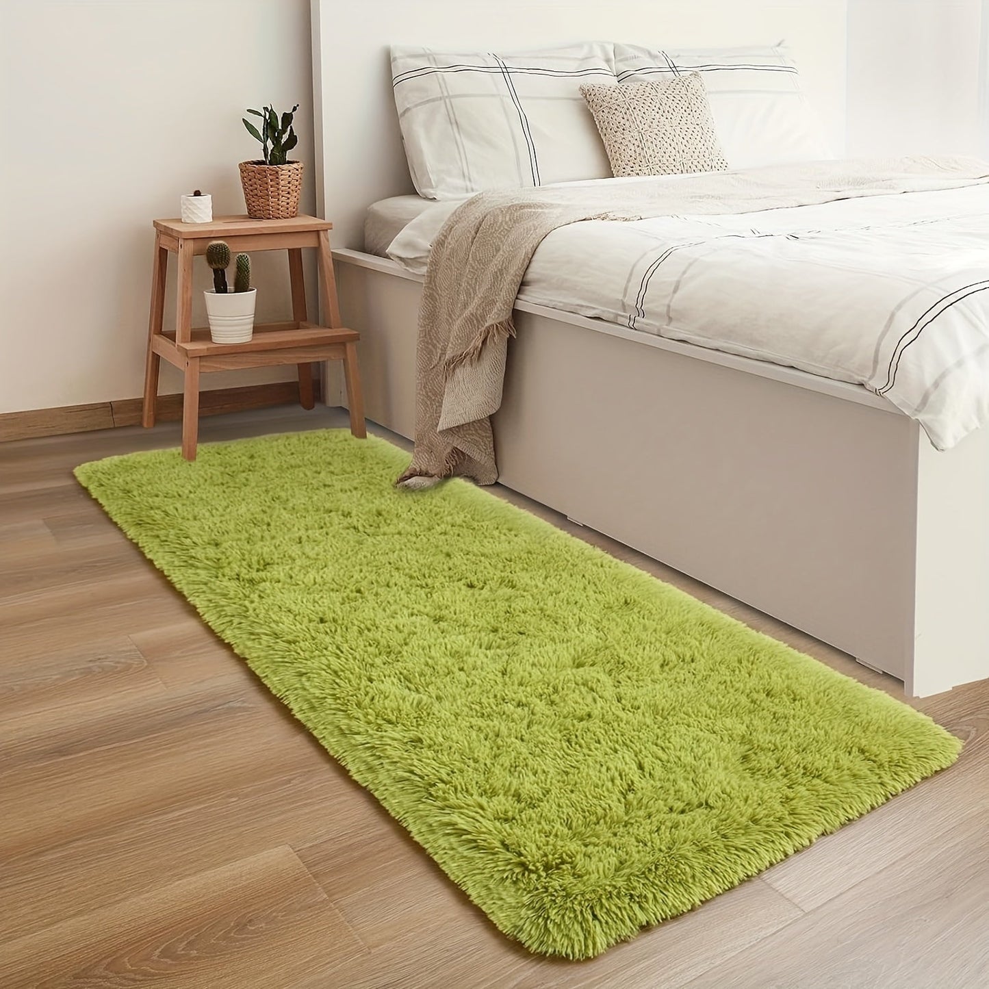 Plush mat, ideal for indoor decoration, warm and inviting. It is soft and sturdy, with easy maintenance and lightweight portability. Suitable for various areas such as beside the sofa, bed, bay window, or in front of a shoe changing stool. Available in