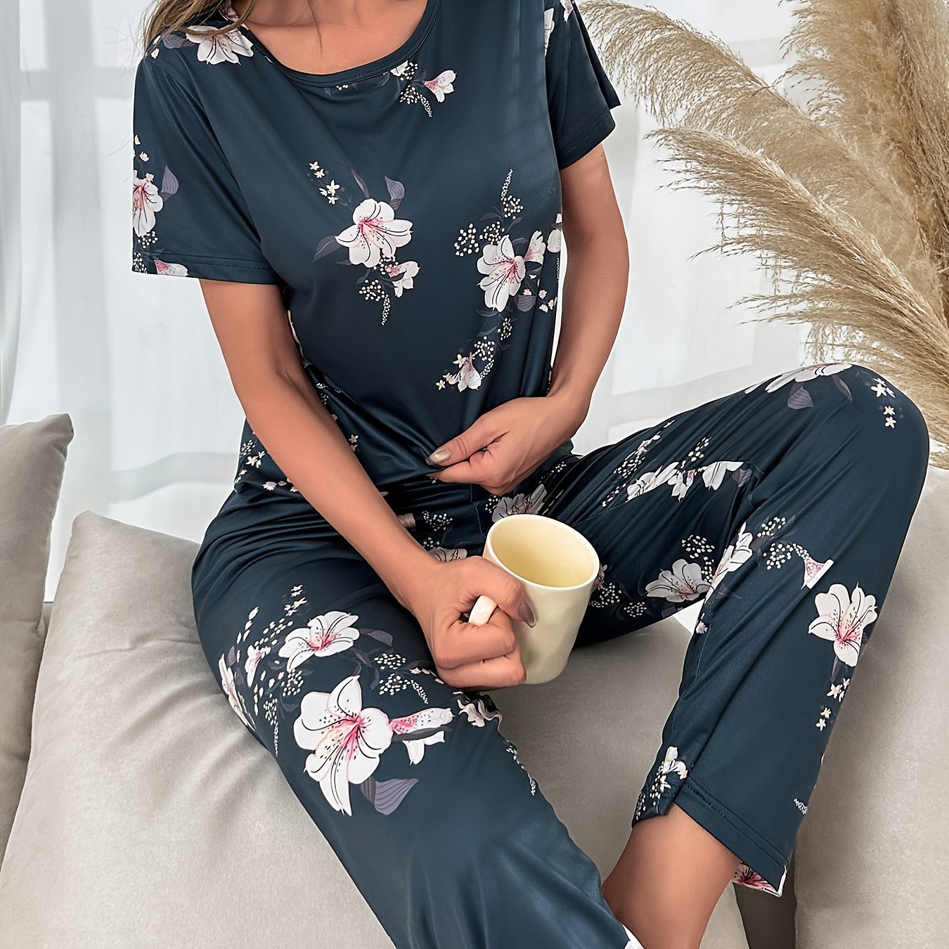 Women's floral print pajama set with short-sleeve top and elastic waistband pants - perfect for sleepwear and loungewear.