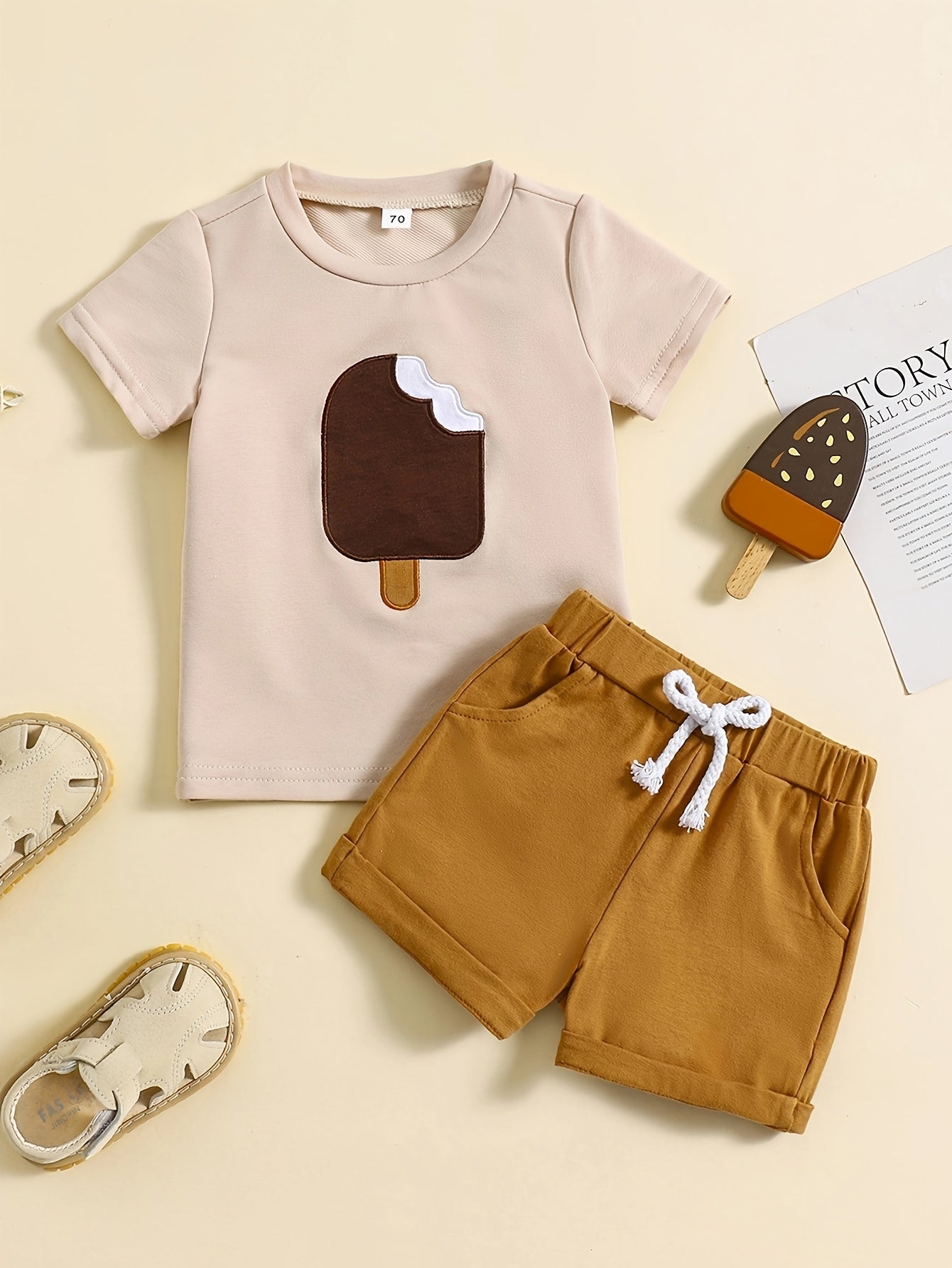 2-piece ice cream print T-shirt and shorts set for boys and babies aged 0-2 years.