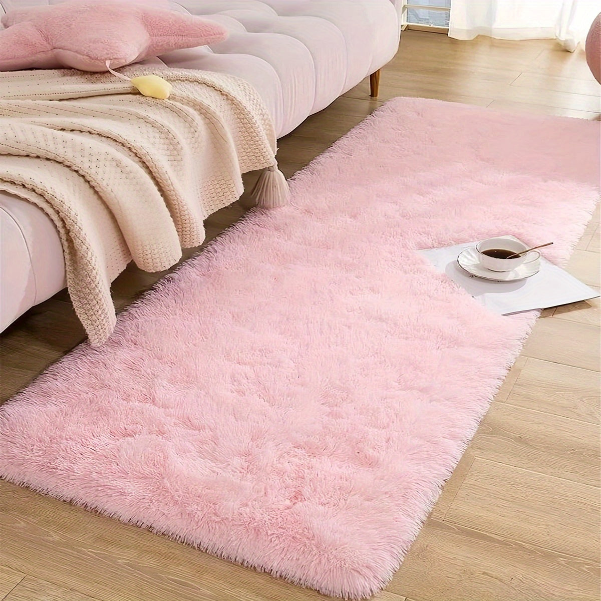 Elevate your space with our 1pc Stylish Simple Tie-dye Long Pile Carpet. This soft and comfortable rug is free of formaldehyde and any peculiar smell. It features non-shedding and non-fading qualities, making it perfect for a variety of spaces including