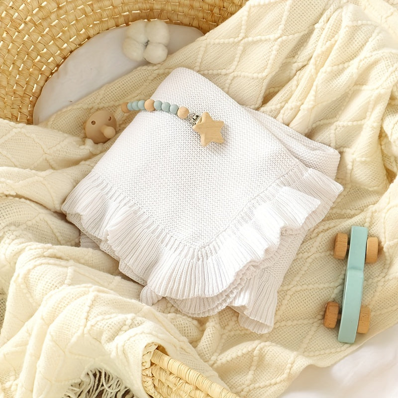 Simple and fresh lotus leaf edge blanket stroller cover quilt for infants and toddlers.