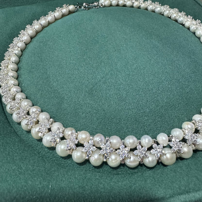 This elegant double-layered necklace features fashionable natural freshwater pearls, perfect for a high-end banquet, wedding, evening event, or as a gift. It is versatile and can be paired with any outfit to add a touch of sophistication. The necklace