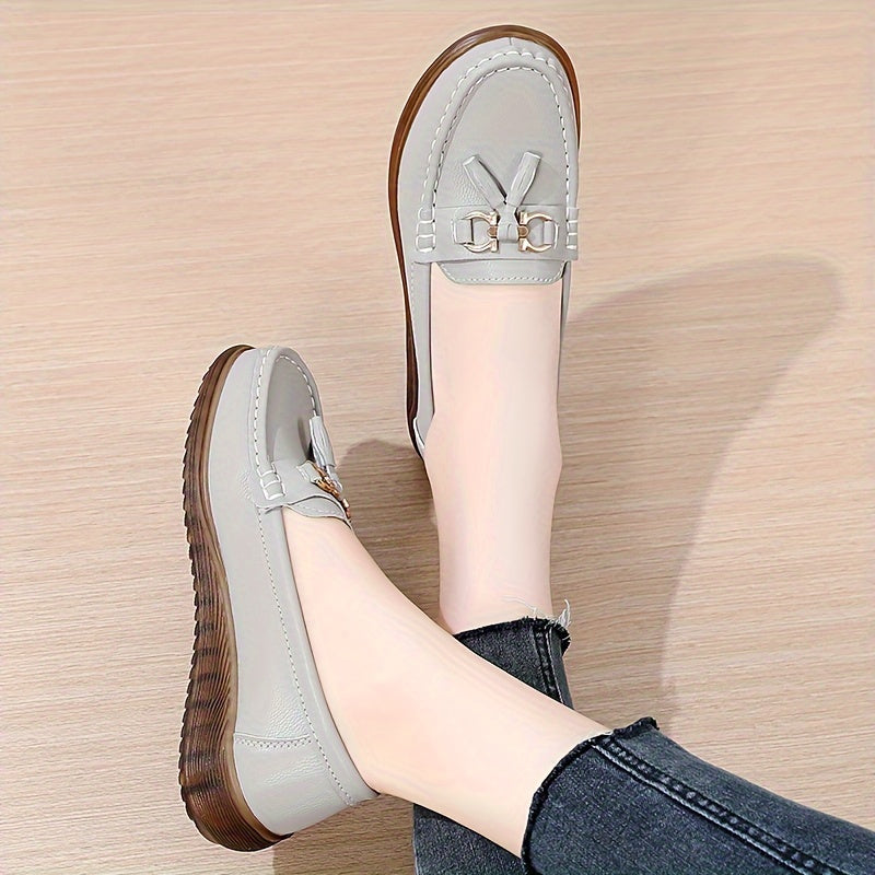 Women's slip-on loafers with soft sole, faux leather, suitable for all seasons.