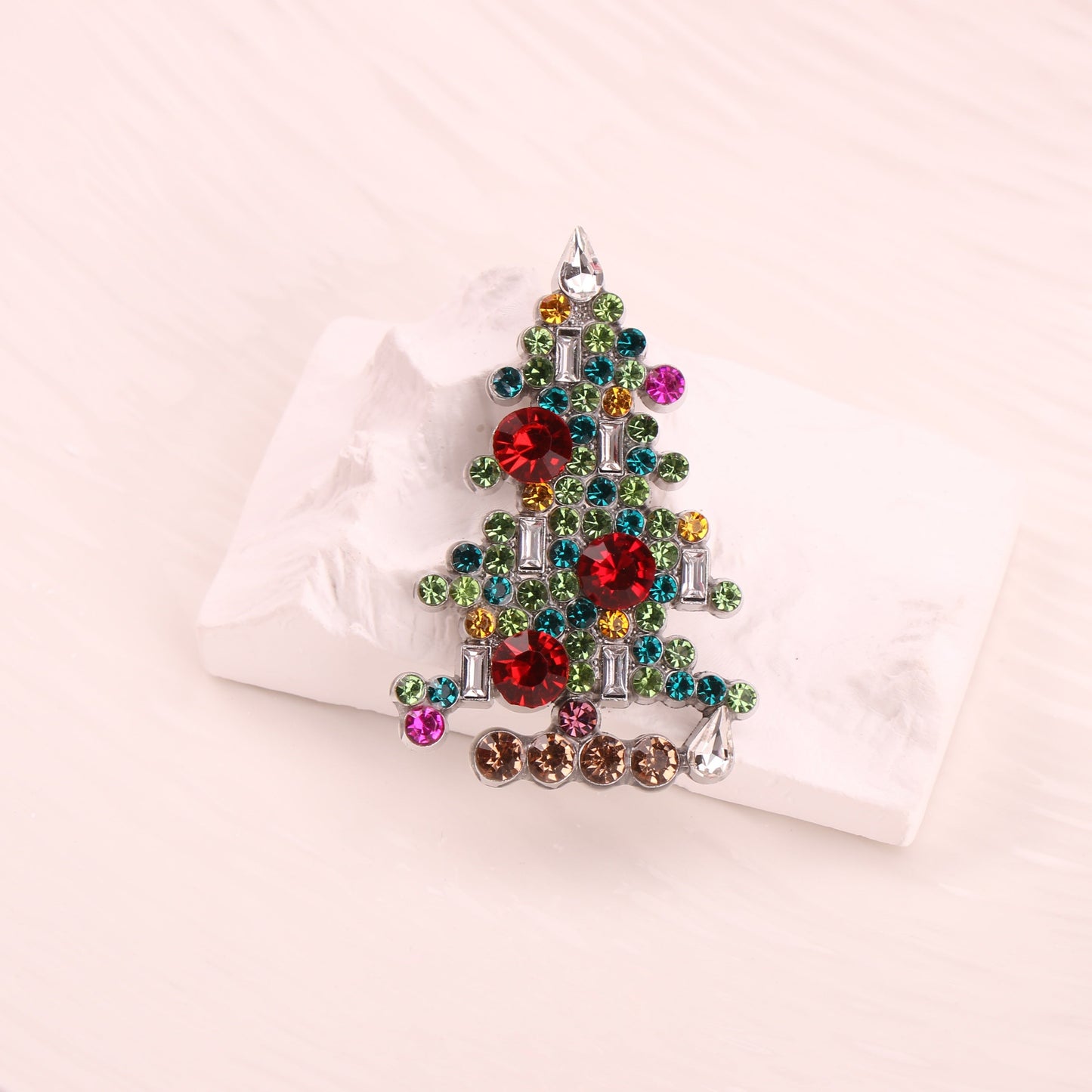 Sparkling Rhinestone Christmas Tree Brooch by ESSHPULE - Festive Corsage Pin Perfect for Holiday Outfits