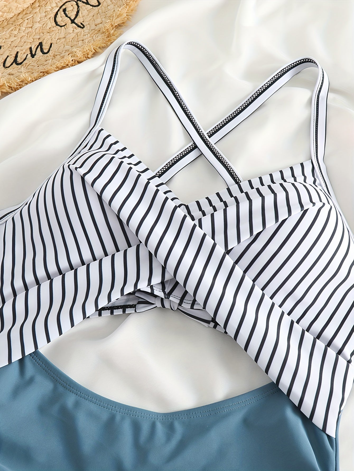 Striped Print Cut Out Twist One-piece Swimsuit with Criss Cross Tie Back, Stretchy Bathing Suit for Women.