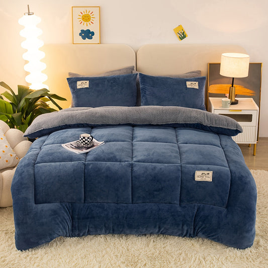 Velvet Comforter Insert: A Quilted, Solid Color, Ultra Soft and Breathable Comforter for All Seasons. Easy to Wash in Machine, Perfect for Bedroom, Student Dorm, and Keeping Warm in Autumn and Winter.