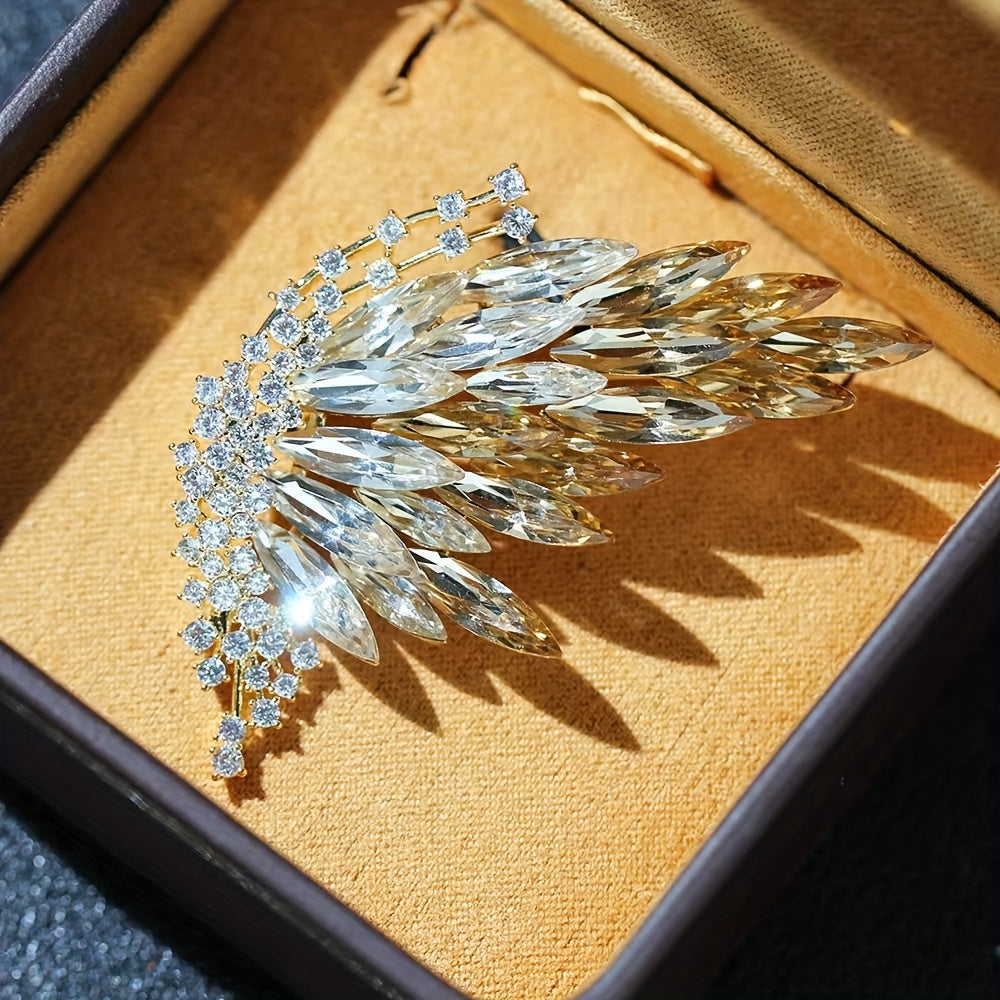 Fashionable Accessory: Stunning Crystal Butterfly Brooch with Elegant Gradient and Gold-Plated Alloy Pin