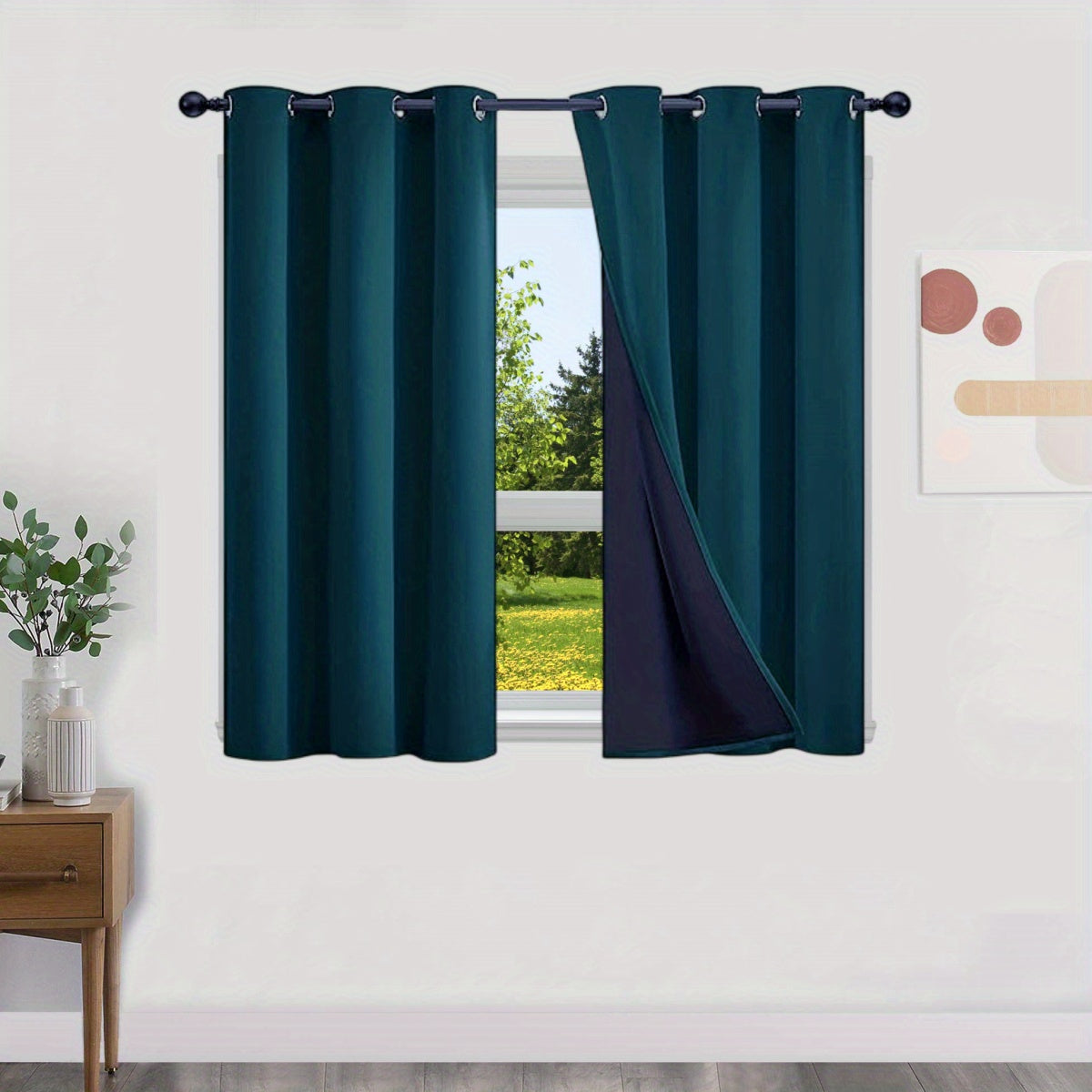 100% opaque blackout curtains, with a layer of lining included, 2 pieces.