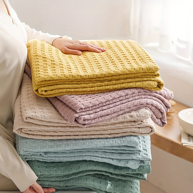 A versatile pure cotton gauze blanket with multiple layers in a waffle style design. Can be used as bed sheets, lunch break blanket, air-conditioning blanket, car blanket, summer cooling quilt, and more. Machine washable with no deformation or pilling. A