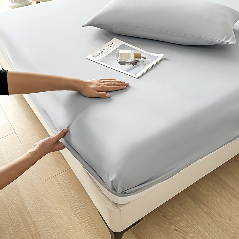 Single piece solid color fitted sheet with brushed finish, anti-slip design, and dustproof feature, ideal for Simmons mattresses.