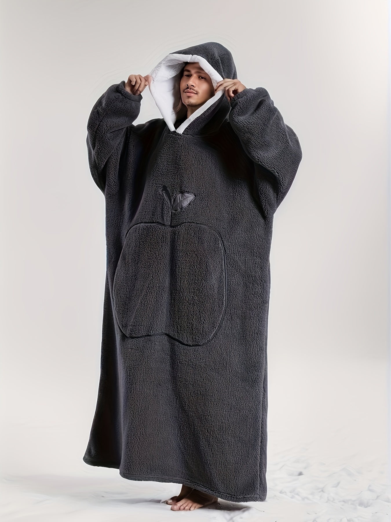 Oversized Warm Hooded Robe with Apple Embroidery, Polyester Fleece, Loose Fit, Large Pocket, for Fall/Winter Sleepwear