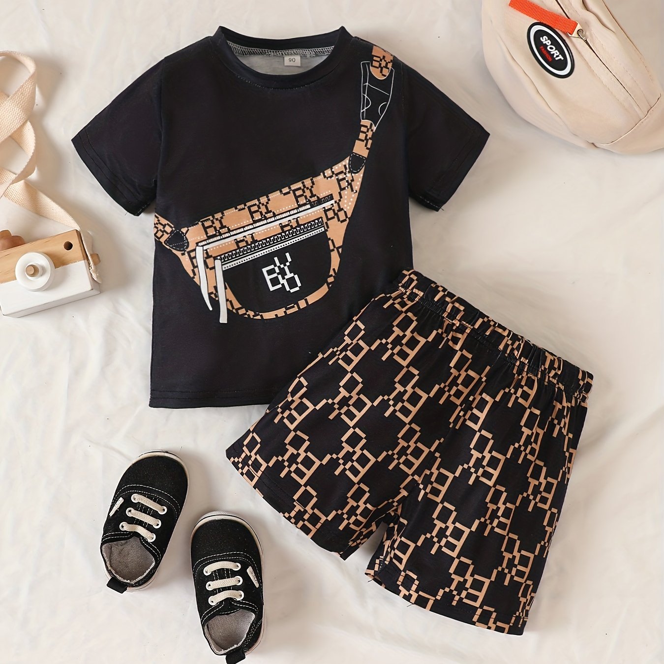 Boys' summer fashion outfit set: beige t-shirt with leopard print chest bag & shorts, casual polyester blend, machine washable. Stylish knit texture, perfect for outdoor wear.