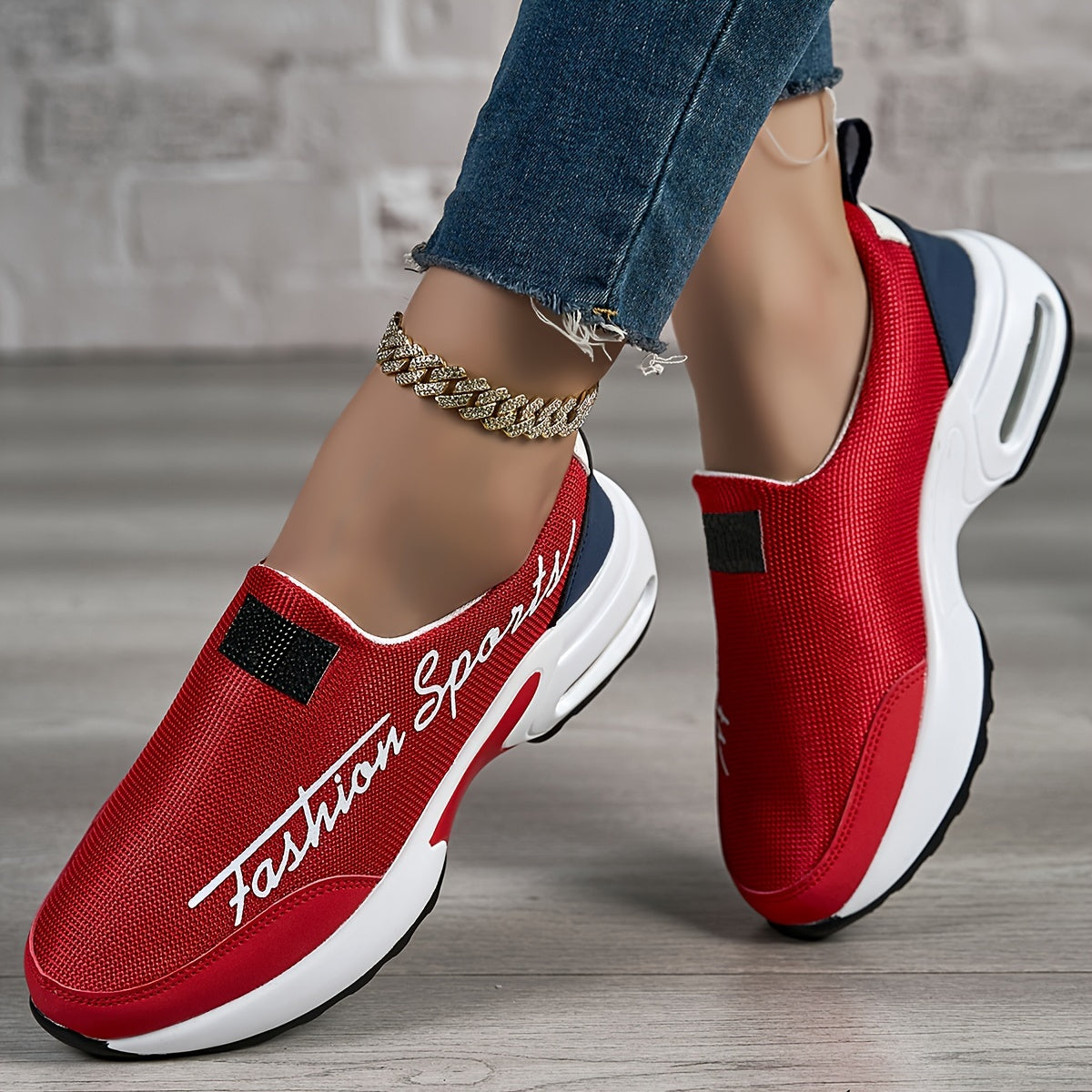 Women's mesh sneakers, slip-on outdoor shoes, low-top sport shoes.