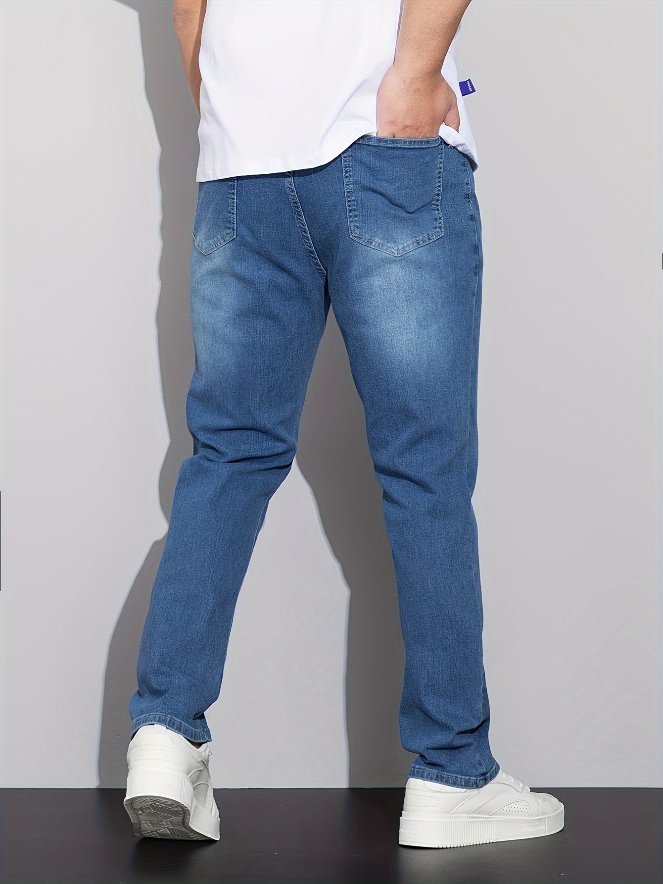 Stylish men's plus size denim pants for casual street style in spring and fall.