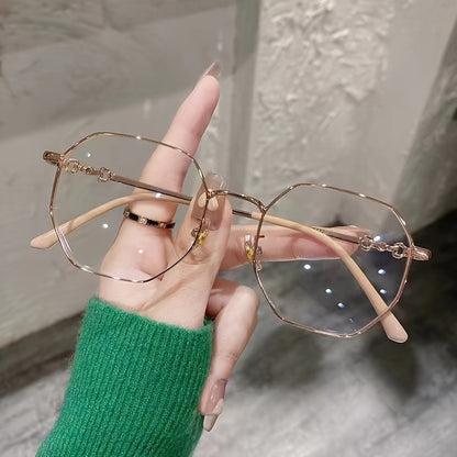 The 2023 stylish eyeglass frames can make your face appear smaller without makeup and can be customized with prescription lenses for nearsightedness. The cute and polygonal design of the