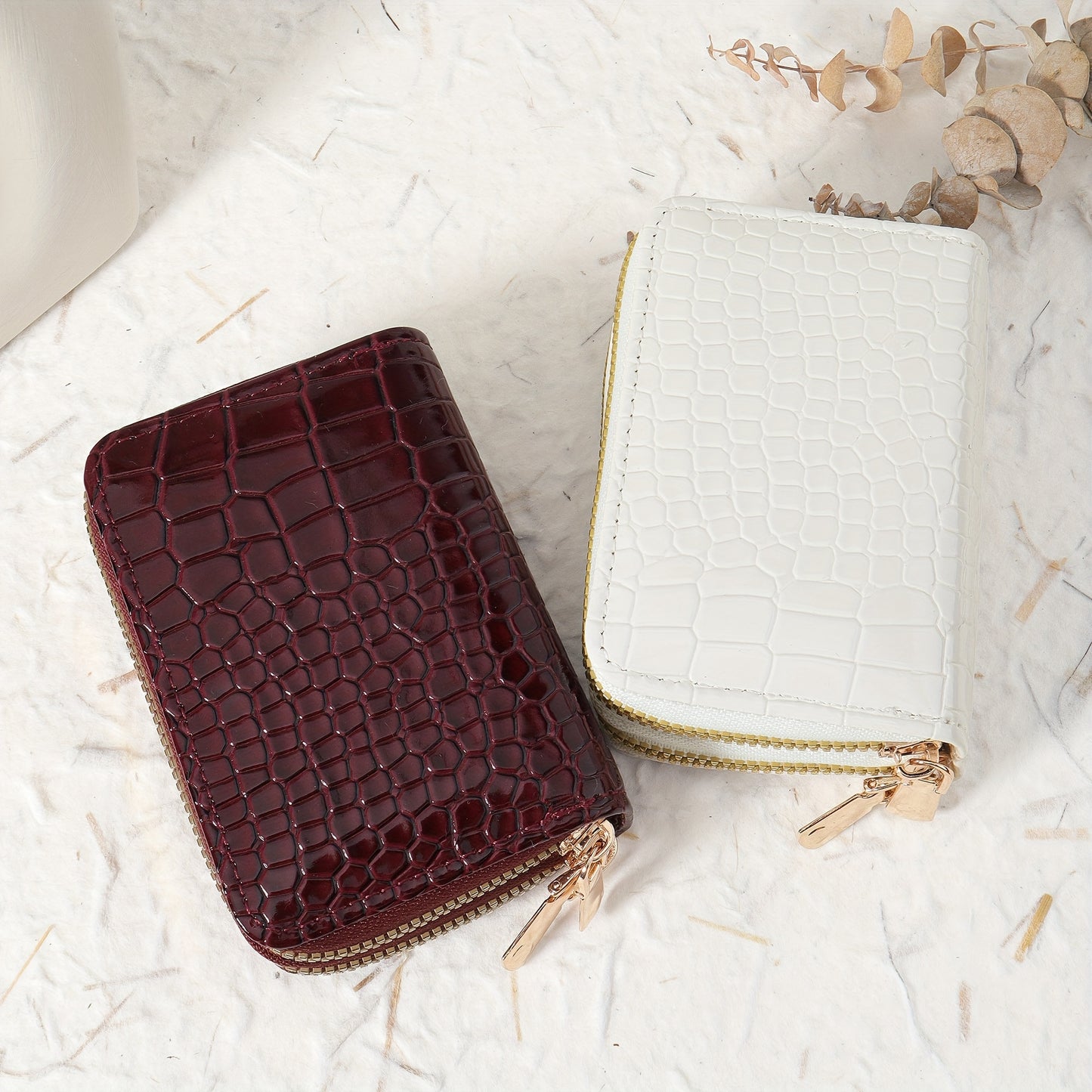 Women's crocodile pattern zipper wallet made of synthetic leather with double zipper, multi-card holder, available in green, white, pink, red, and black. Secure and stylish accessory.