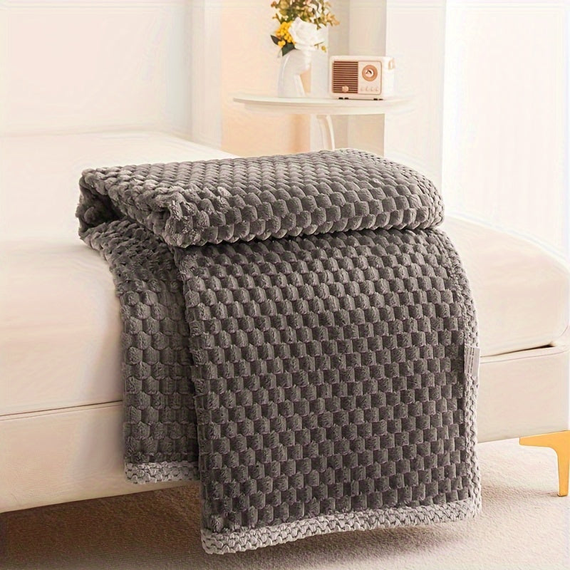 Soft and warm winter blanket made of thickened velvet, perfect for use on the sofa, bed, or in the office for naps.