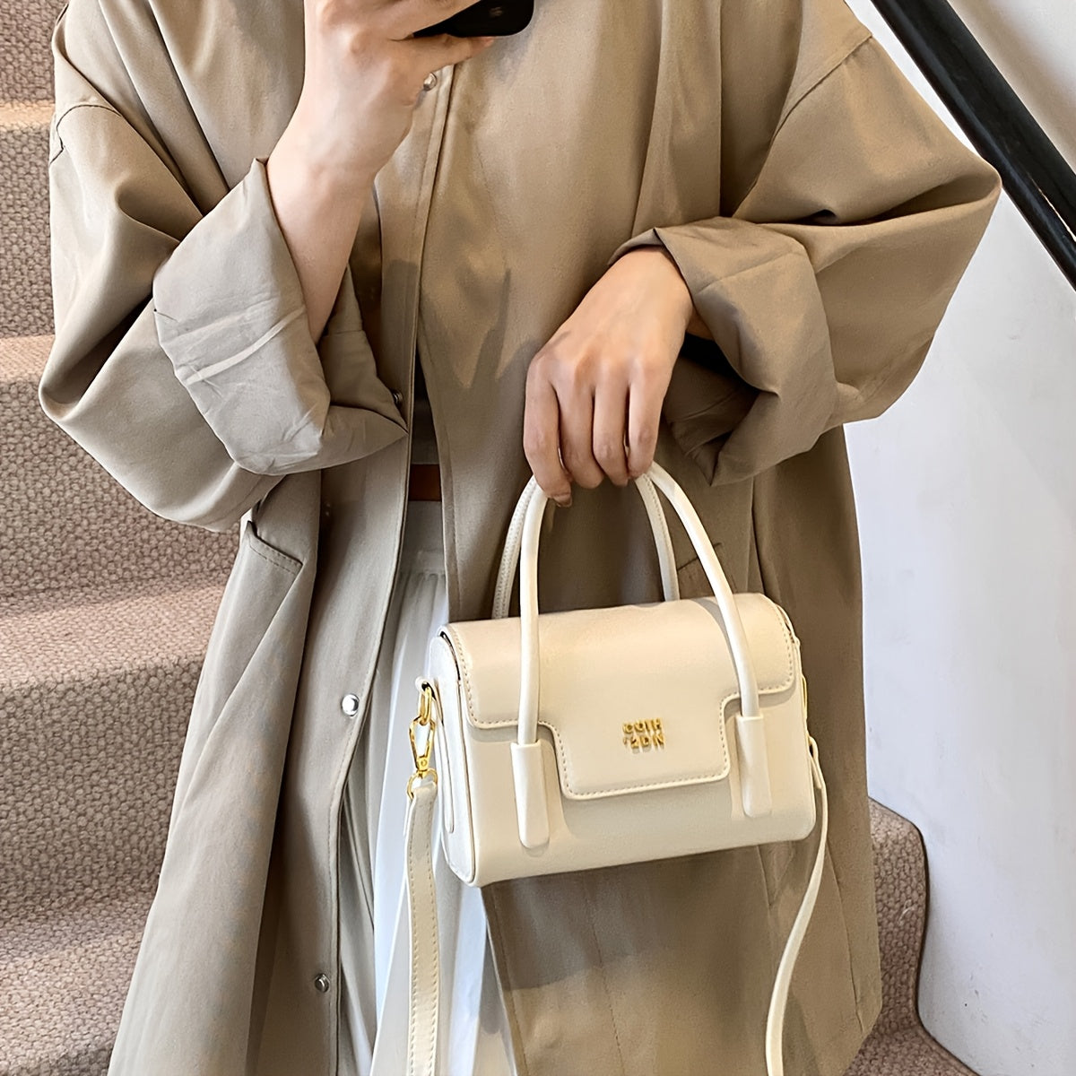 Niche Design Retro Small Square Bag, Casual and Versatile Handbag with Foreign-Style Shoulder Strap, Elegant and Fashionable for Work, Commuting, Shopping, and Dating.