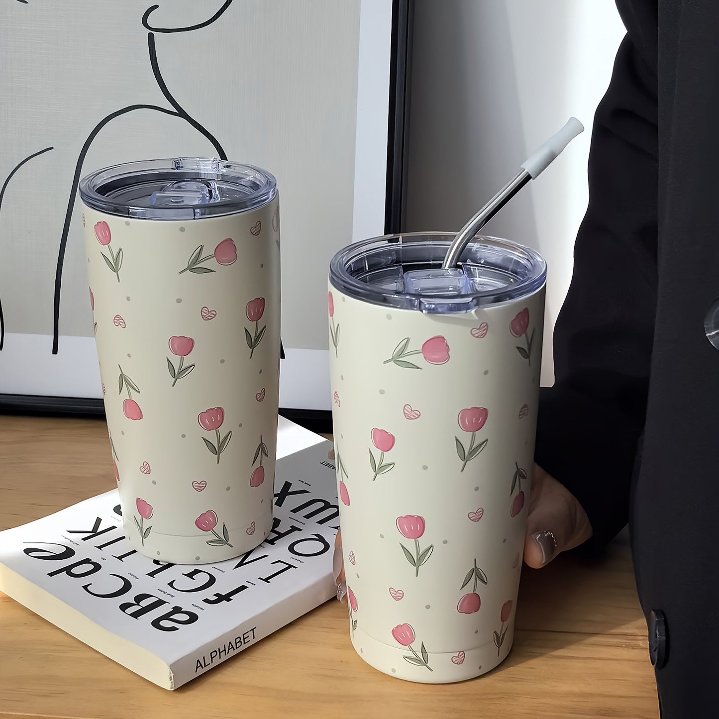 One piece of Tulip Pattern Water Bottle, Stainless Steel Insulated Water Cups with a capacity of 600ml/20.29oz, ideal for Summer and Winter drinkware. Perfect for Travel accessories and Gifts.