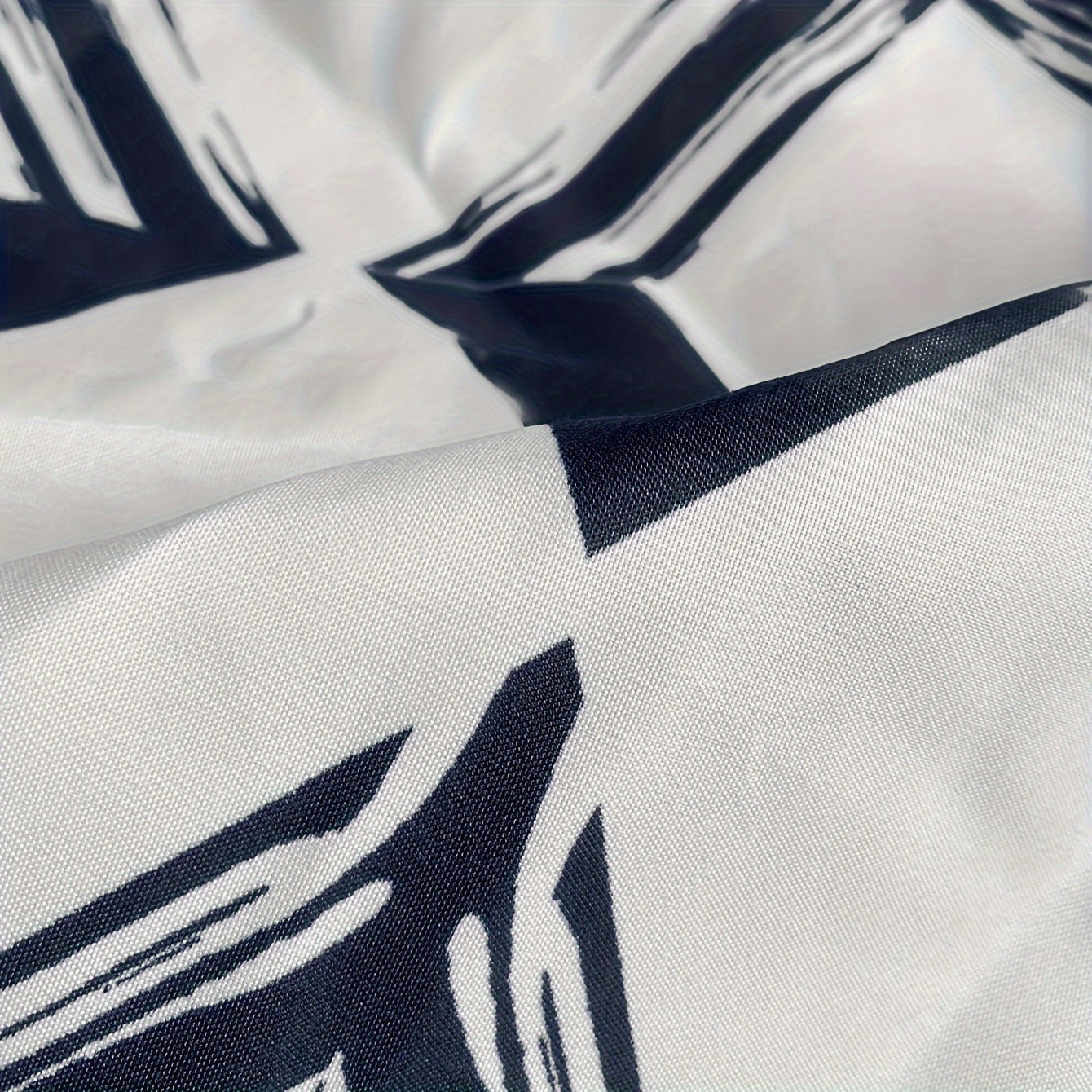 Two soft and breathable pillowcases featuring a geometric print design. Made from brushed polyester with an envelope closure, perfect for bedroom and sofa decor. These pillowcases are also machine washable.